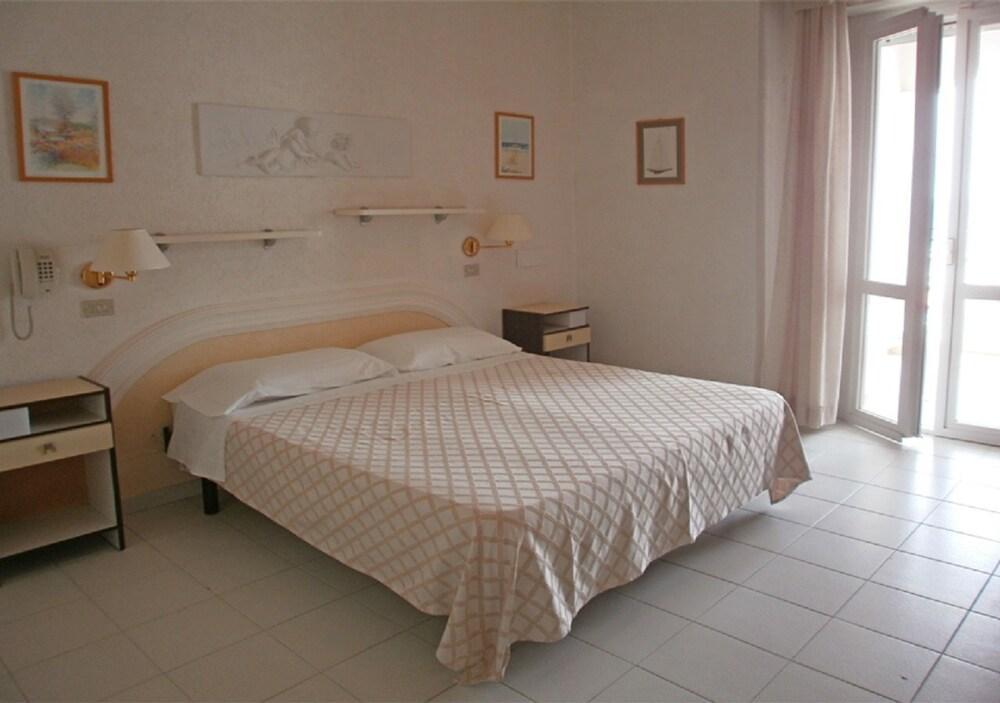 Hotel Continental 卡托利卡 外观 照片